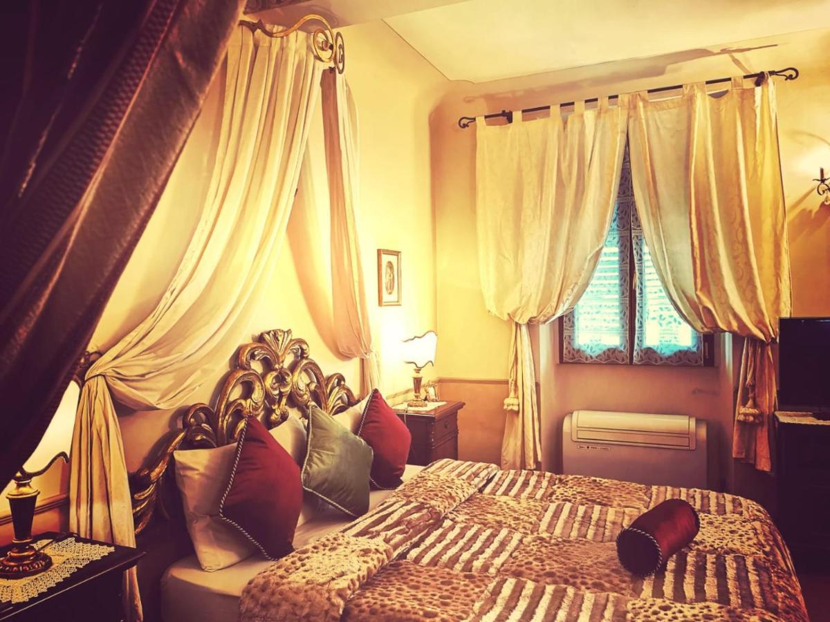 Classic Style In Center Apartment