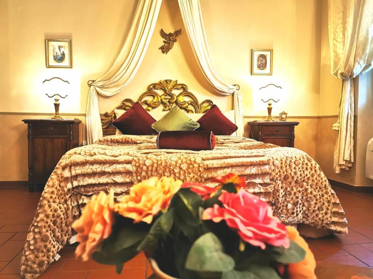 Classic Style In Center Apartment *