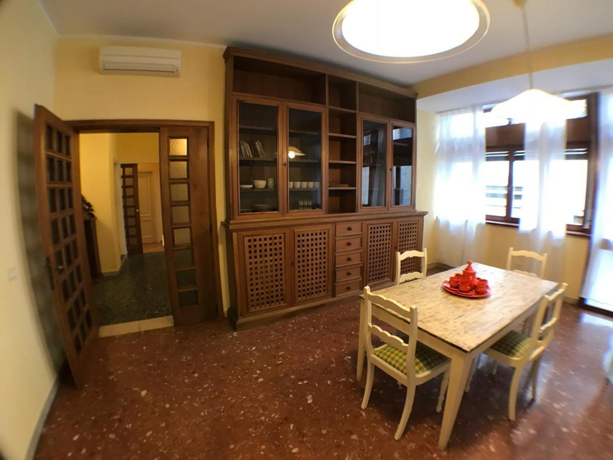 Ponte Vecchio 4 Bedrooms Apartment