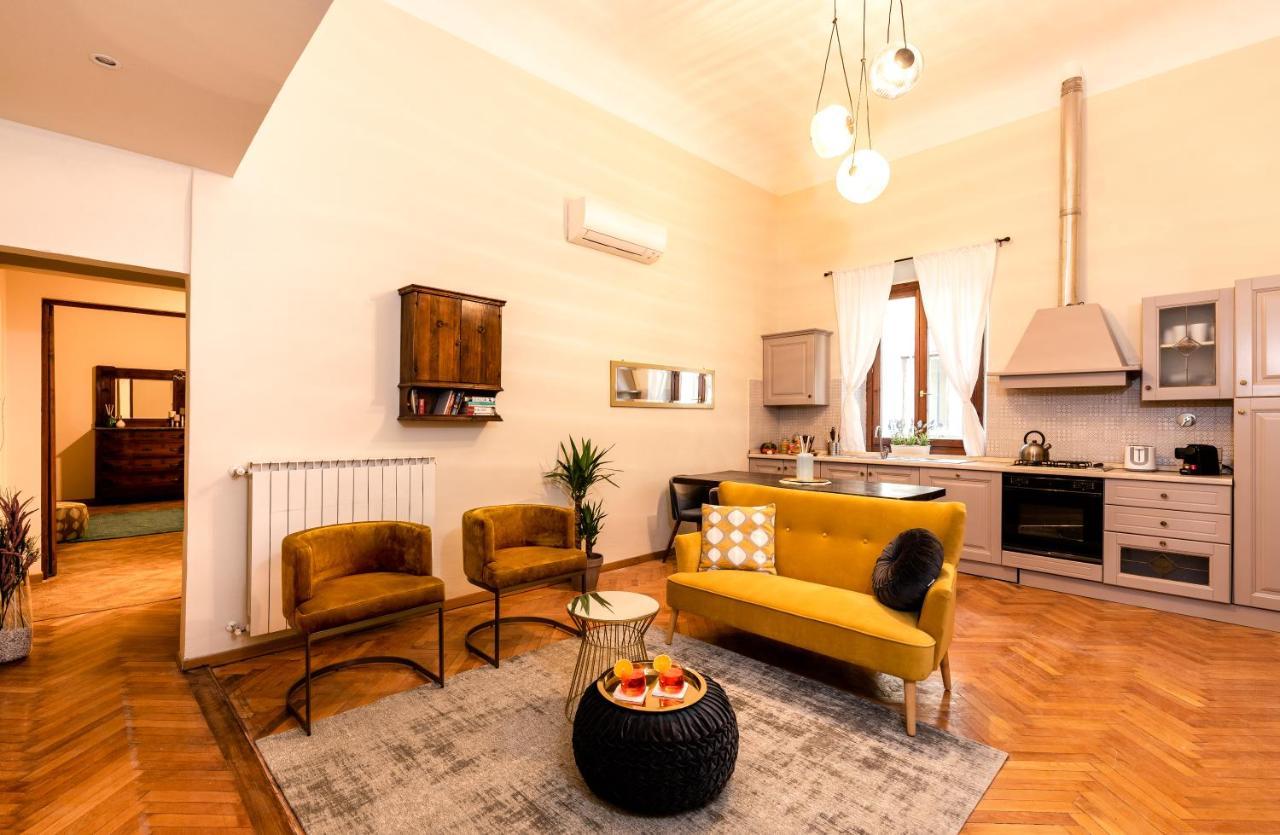 Florentine Palazzo,4 Bedrooms,historic Center Apartment