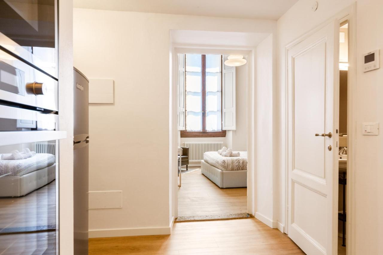 I Renai - Ponte Delle Grazie Modern Apartment Florence