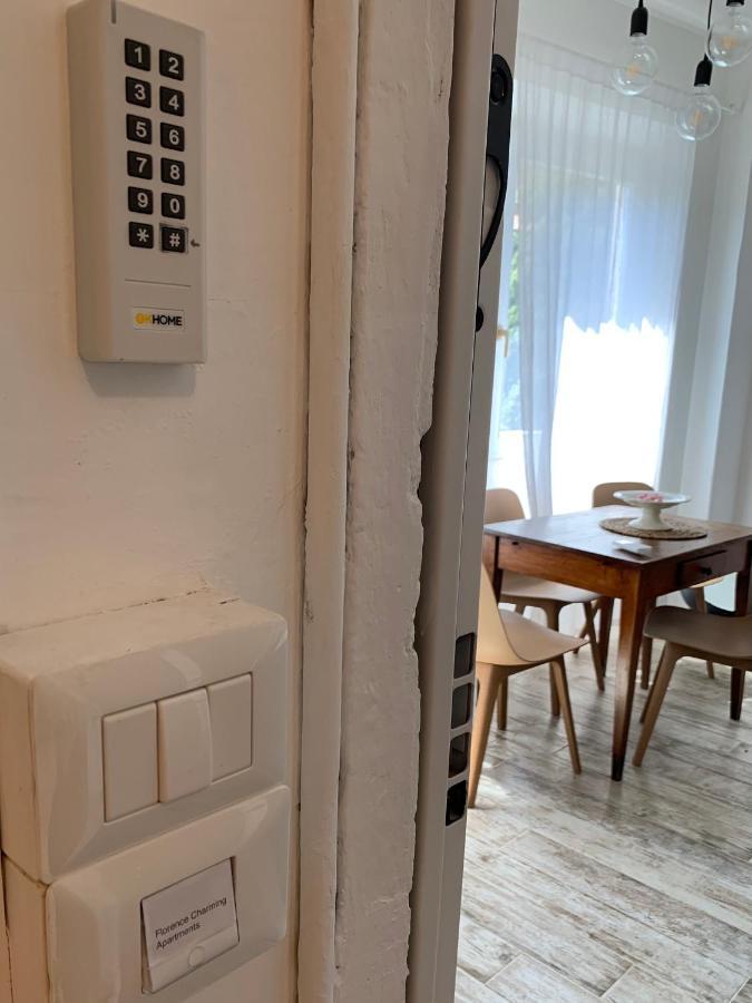 Via Avelli, 4 - Charming - Delightful And Bright 3rd-floor Without Elevator, Overlooking One Of Florence's Beautiful Squares, Exceptionally Located For Exploring The Florence