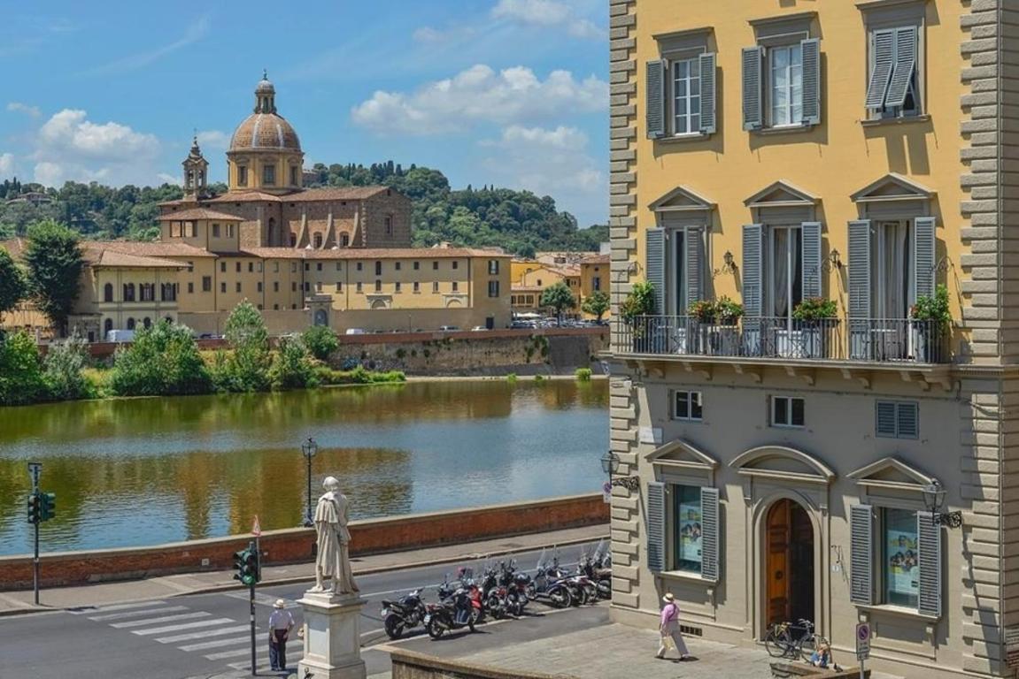 Ur-nest Window On Arno Apartment Florence