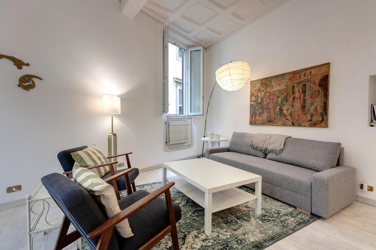 Apartment Parione 12