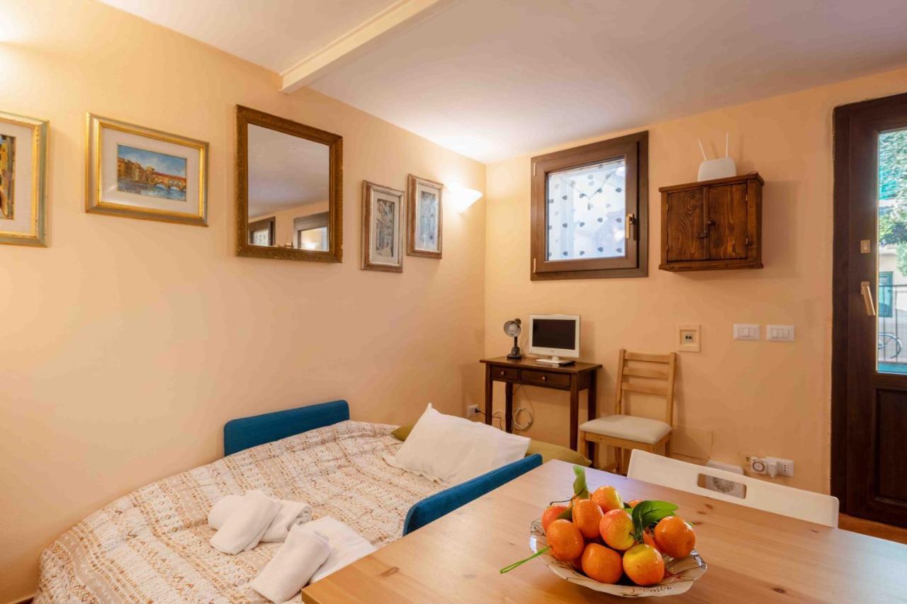 San Frediano Cozy Studio With Private Patio Apartment Florence