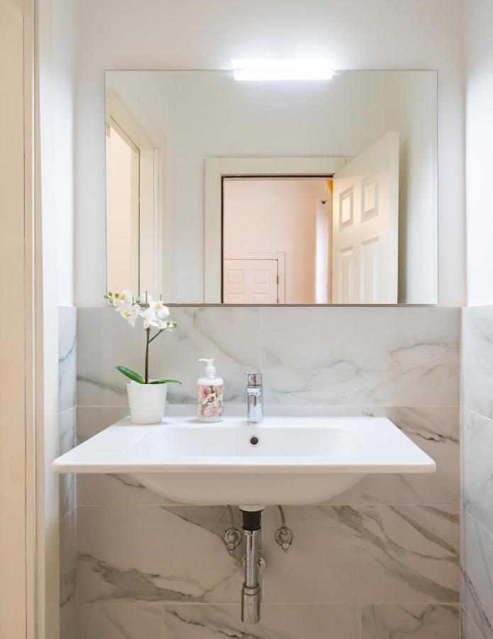 Casa Faenza At Most Historical Center With Lift !!! Guest house Florence