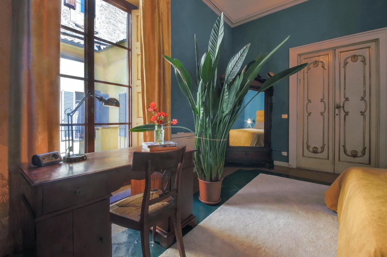 - The Slowcoach House * Florence