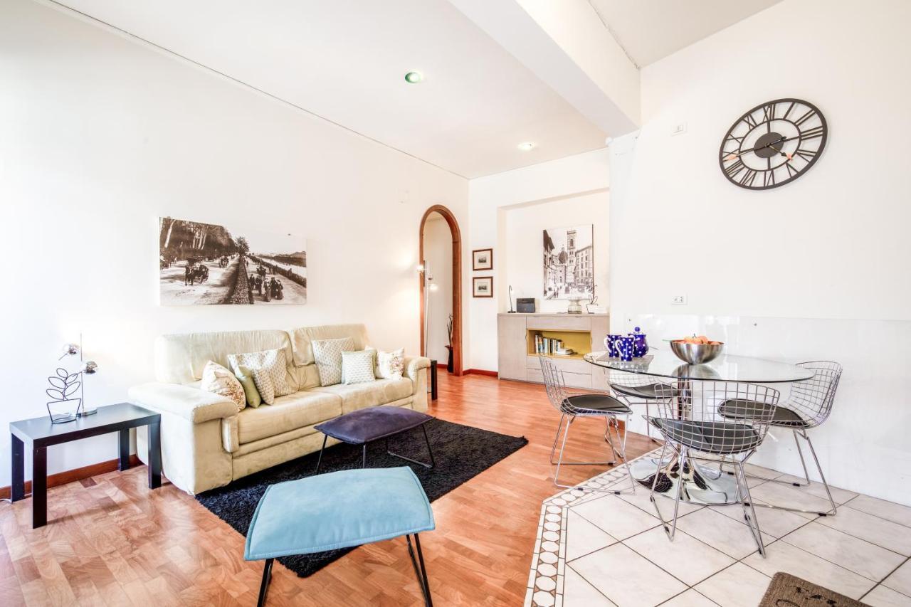 Guesthost - Elegant Ponte Vecchio Appartement *