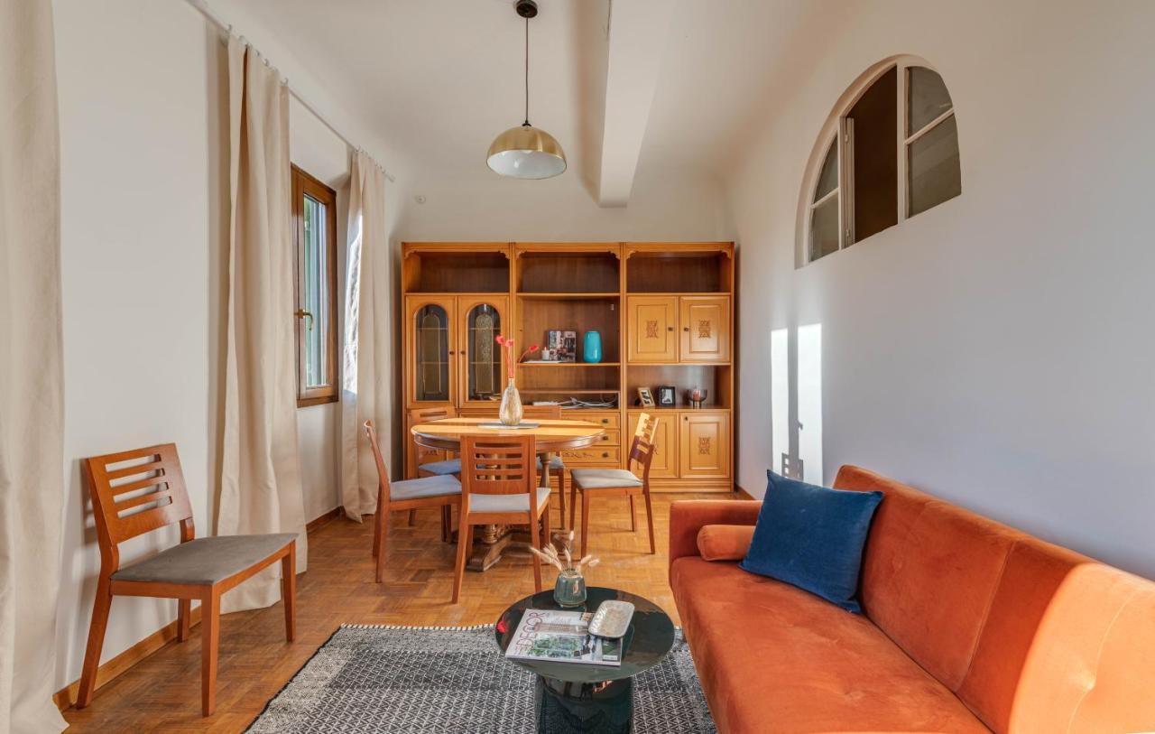 Apartment - Honey *