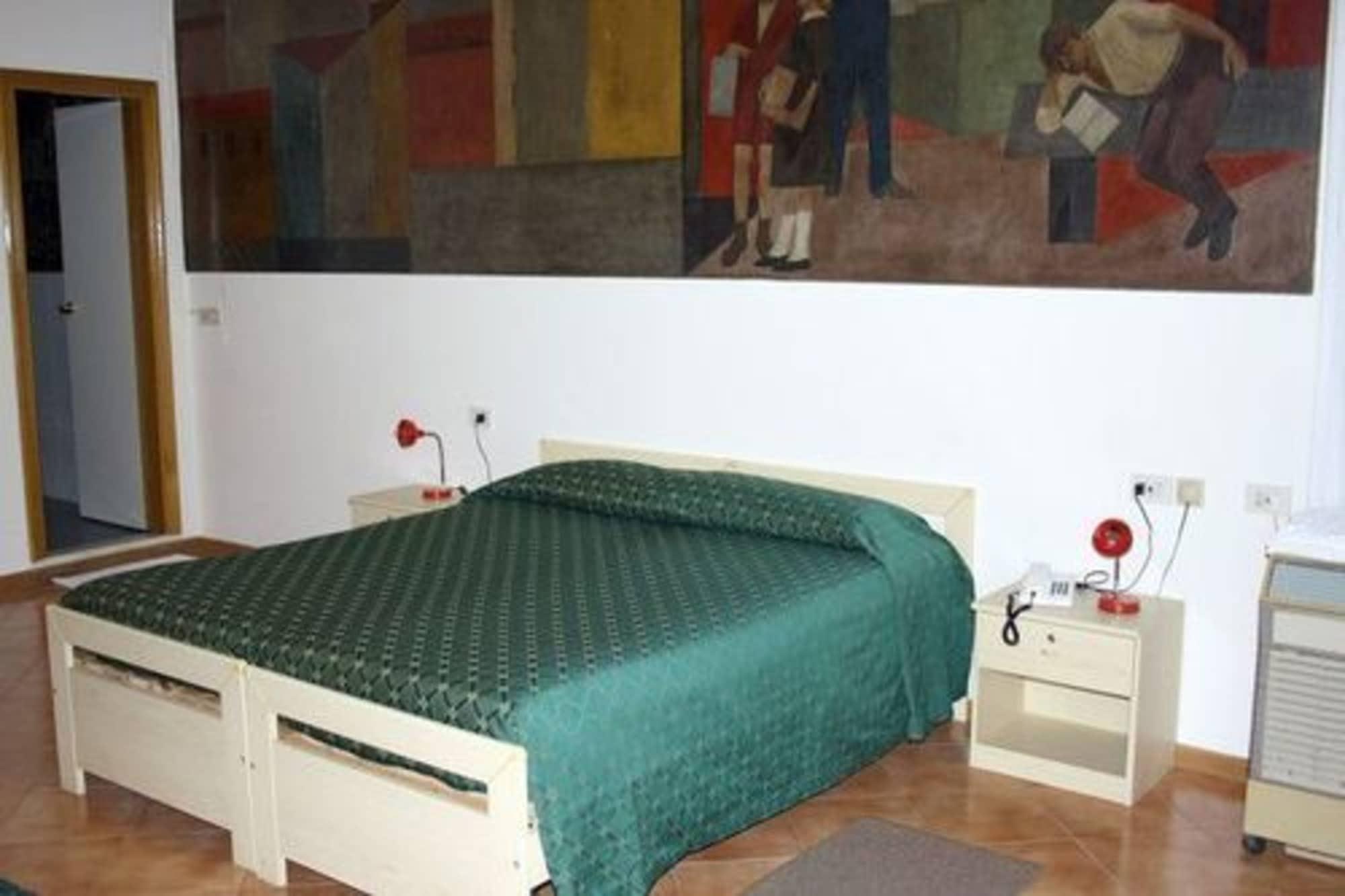 Bodoni Hotel