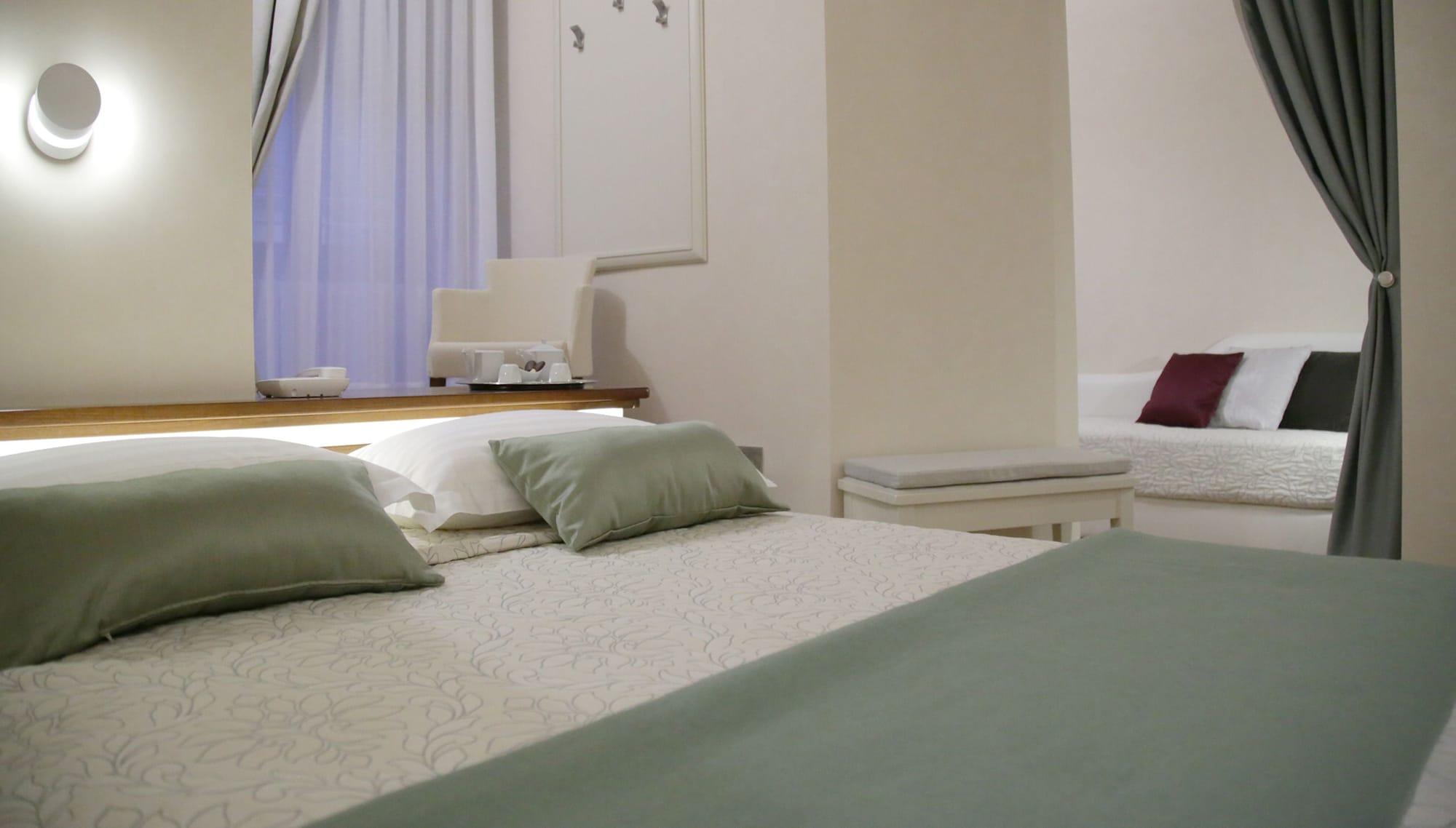 Renaissance Hotel 3*