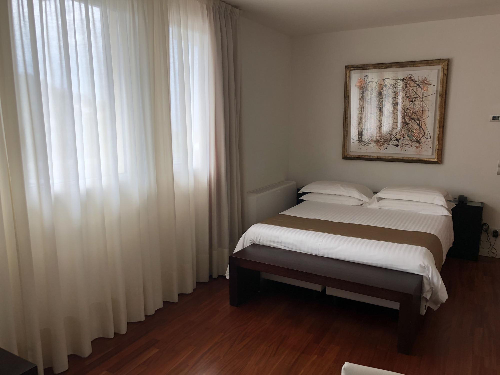 Eden Rock Aparthotel 4*