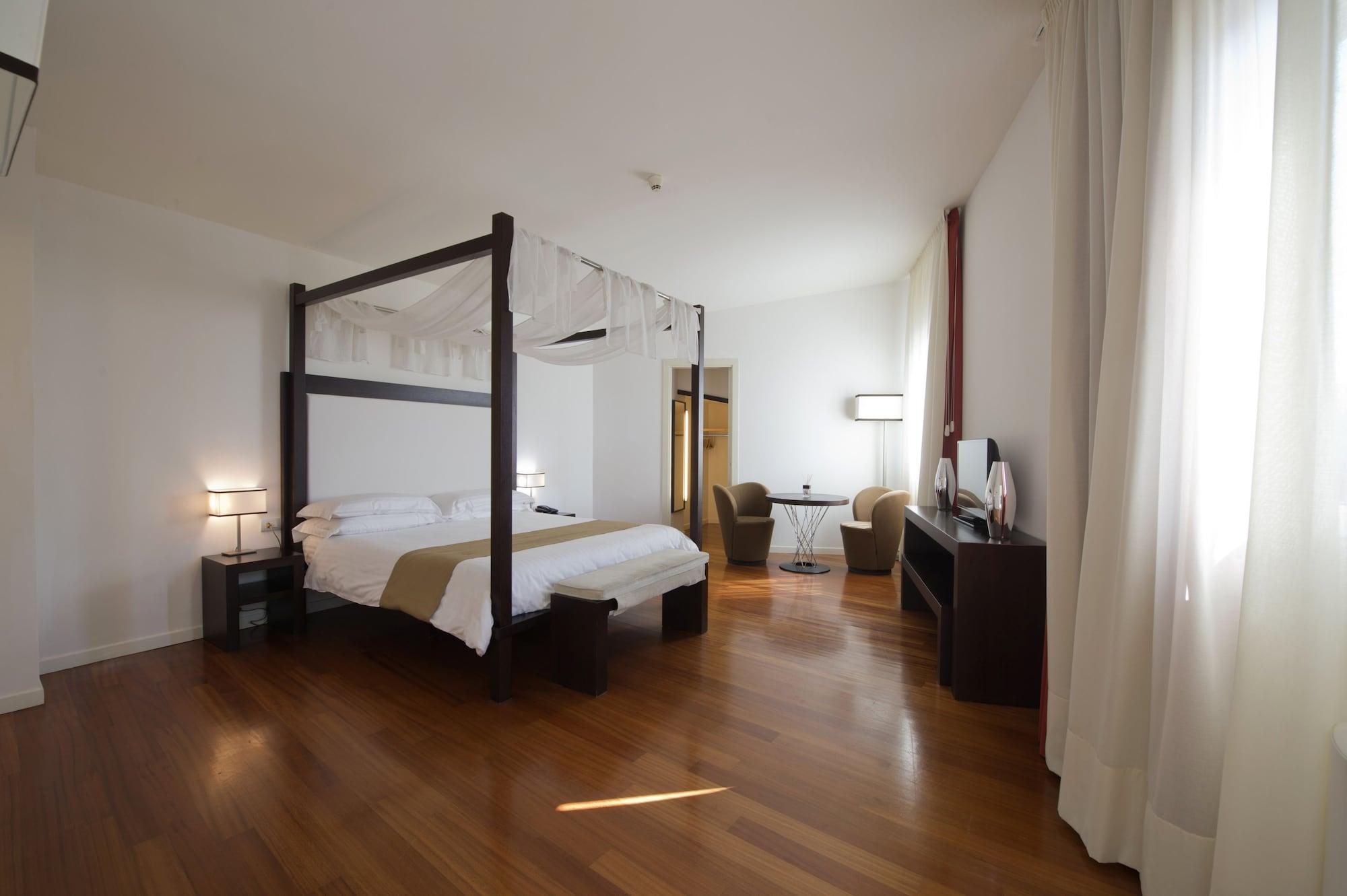 Aparthotel Eden Rock 4*