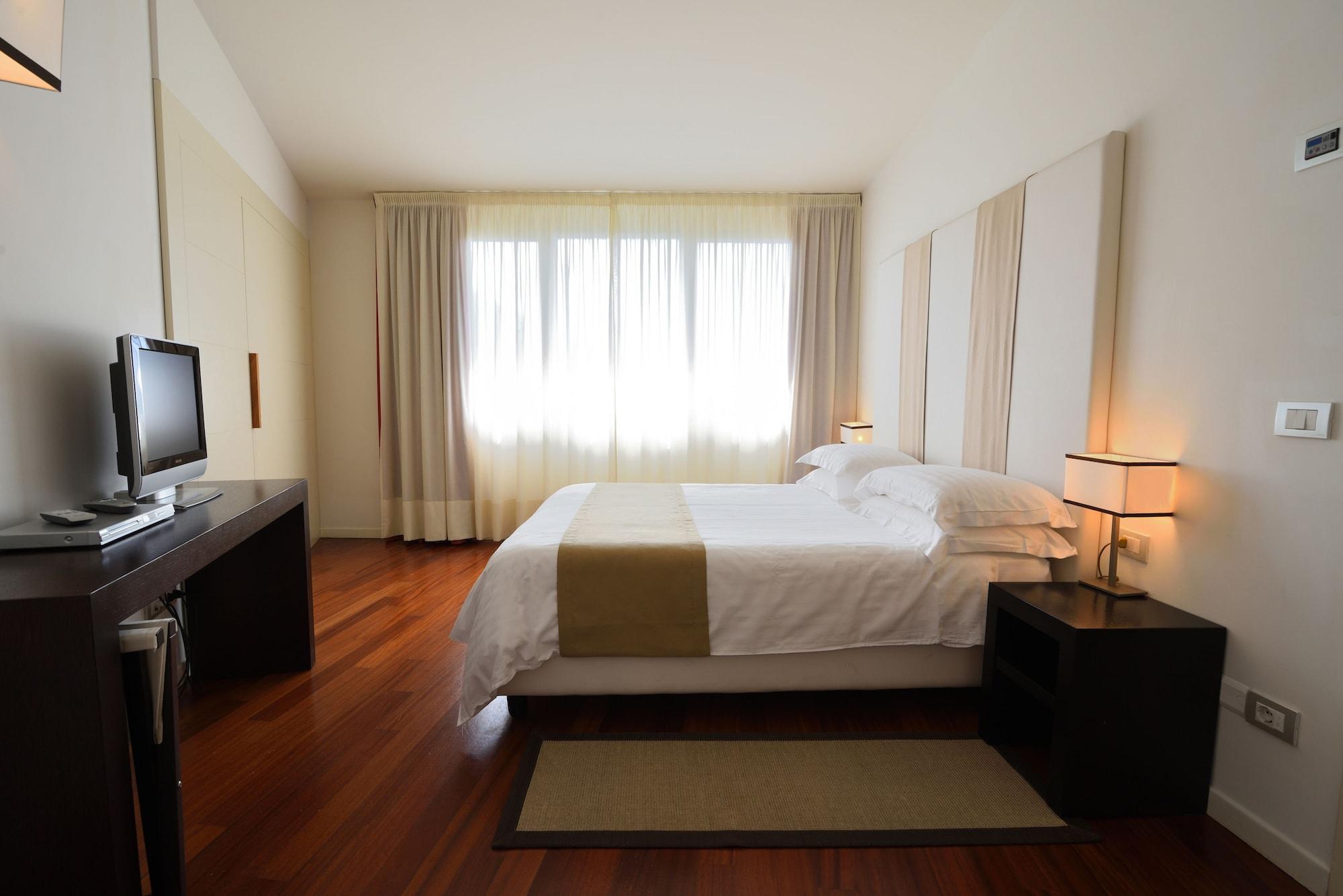 Eden Rock Aparthotel 4*