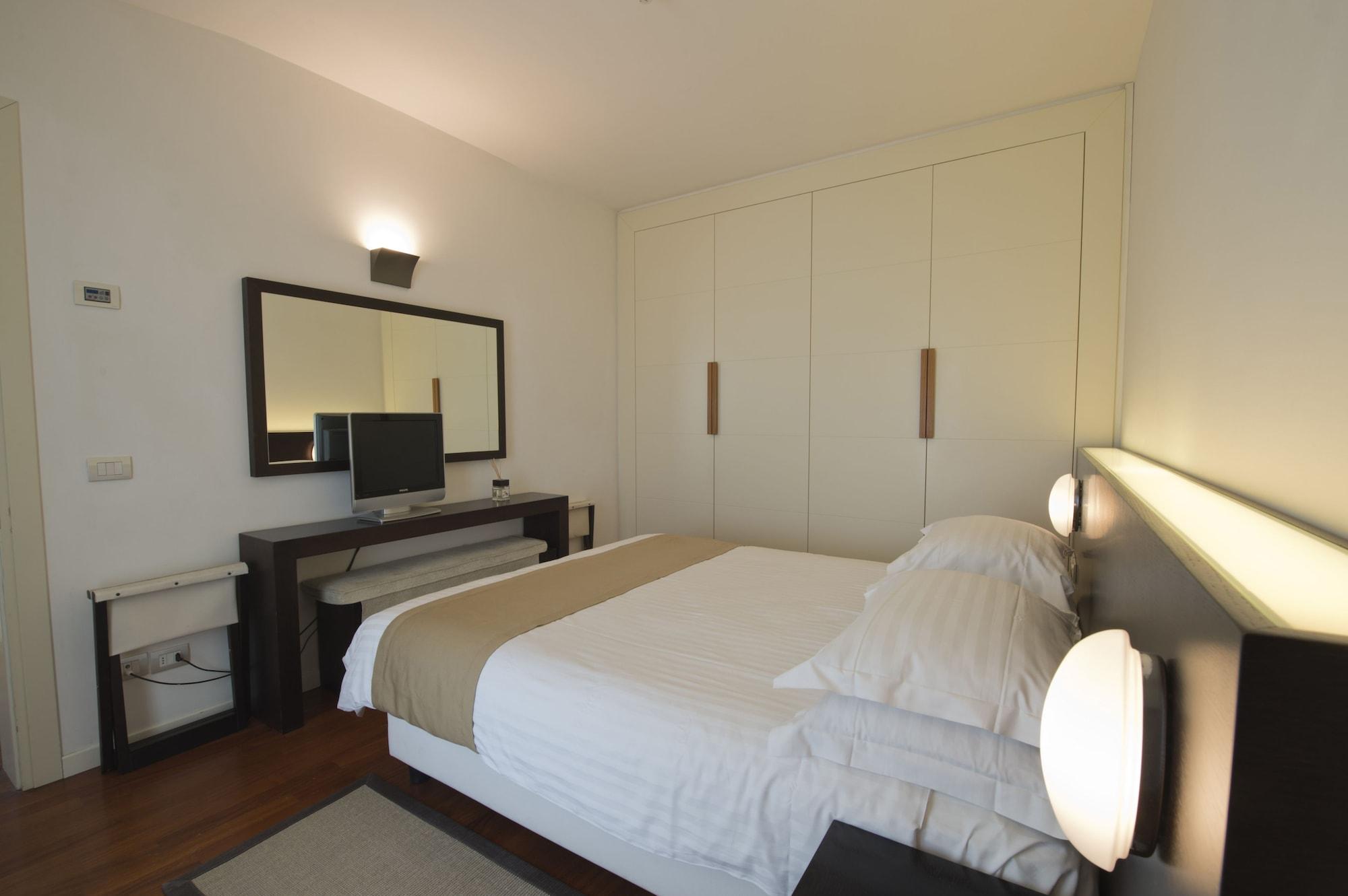 Eden Rock Aparthotel 4*