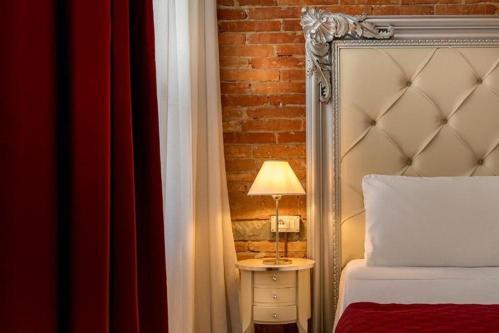 Residenza Conte Di Cavour&luxury Rooftop 3*