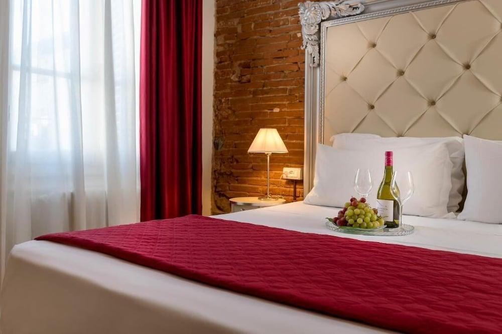 Hotel Residenza Conte Di Cavour&luxury Rooftop Florence
