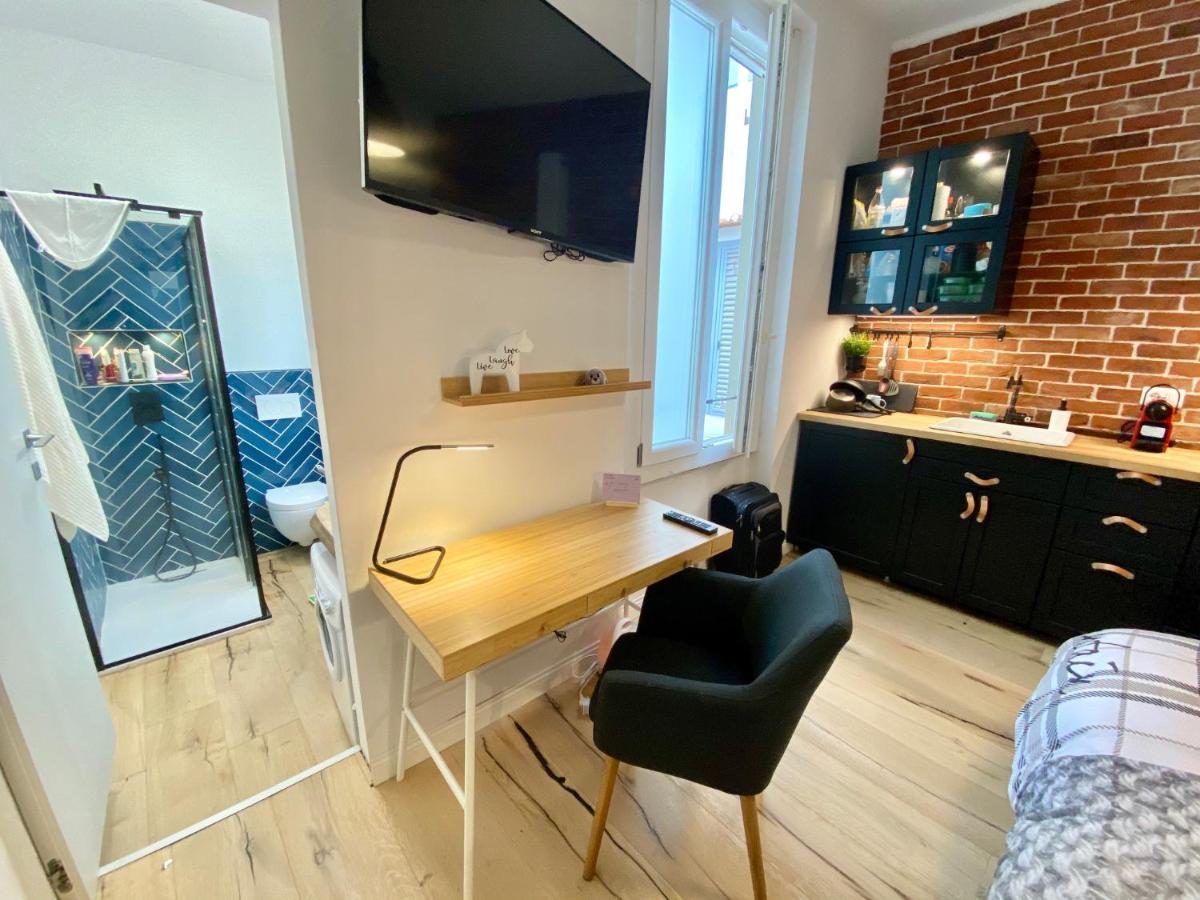 Lovely, Mod Design Original & Quality Studio Location Apartment