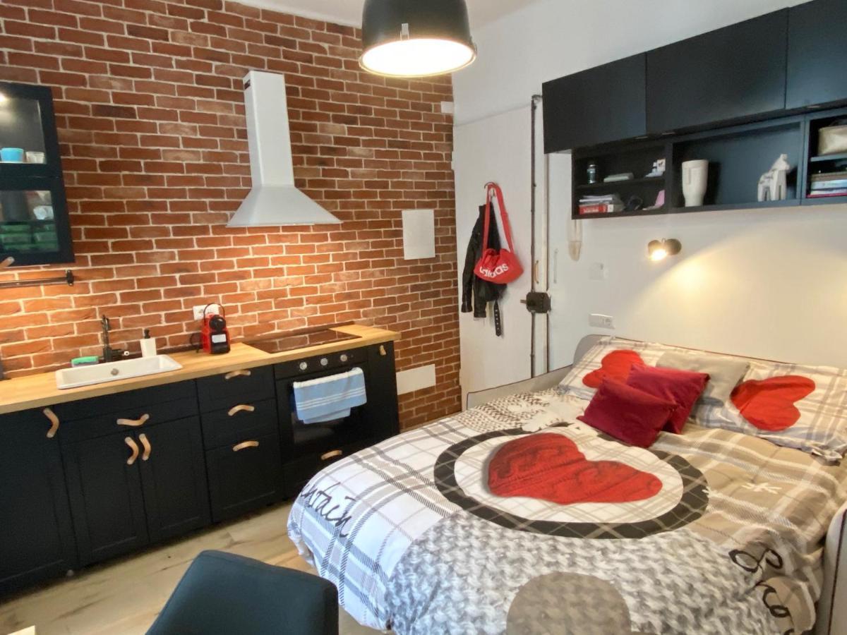 Lovely, Mod Design Original & Quality Studio Location *