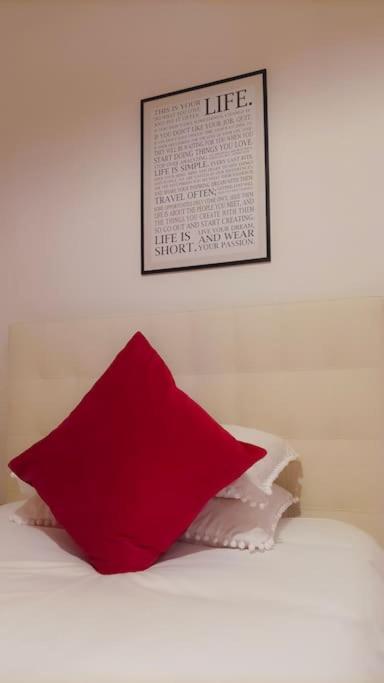 Unique&beautiful Bedroom In Of *