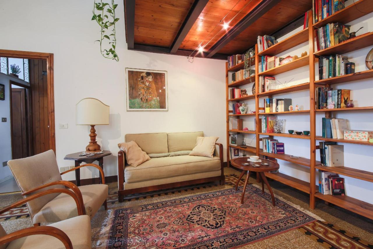 - Sunny Via Romana Apartment Florence