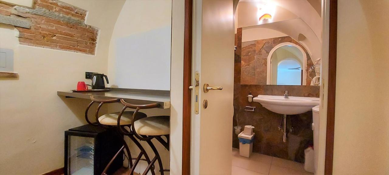 Ester Hotel