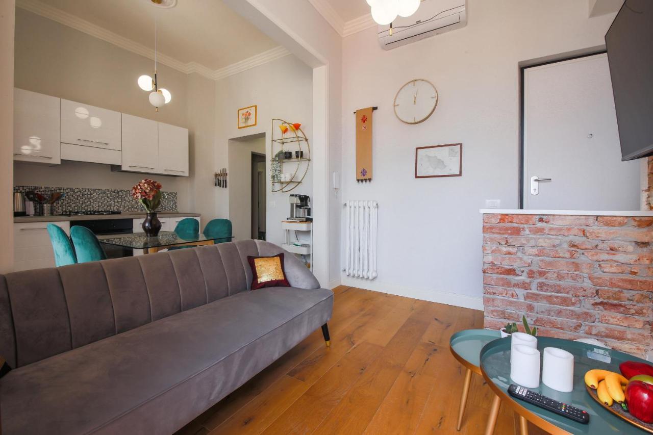 Apartment -apartments Florence-guido Monaco Contemporary With Balcony Florence