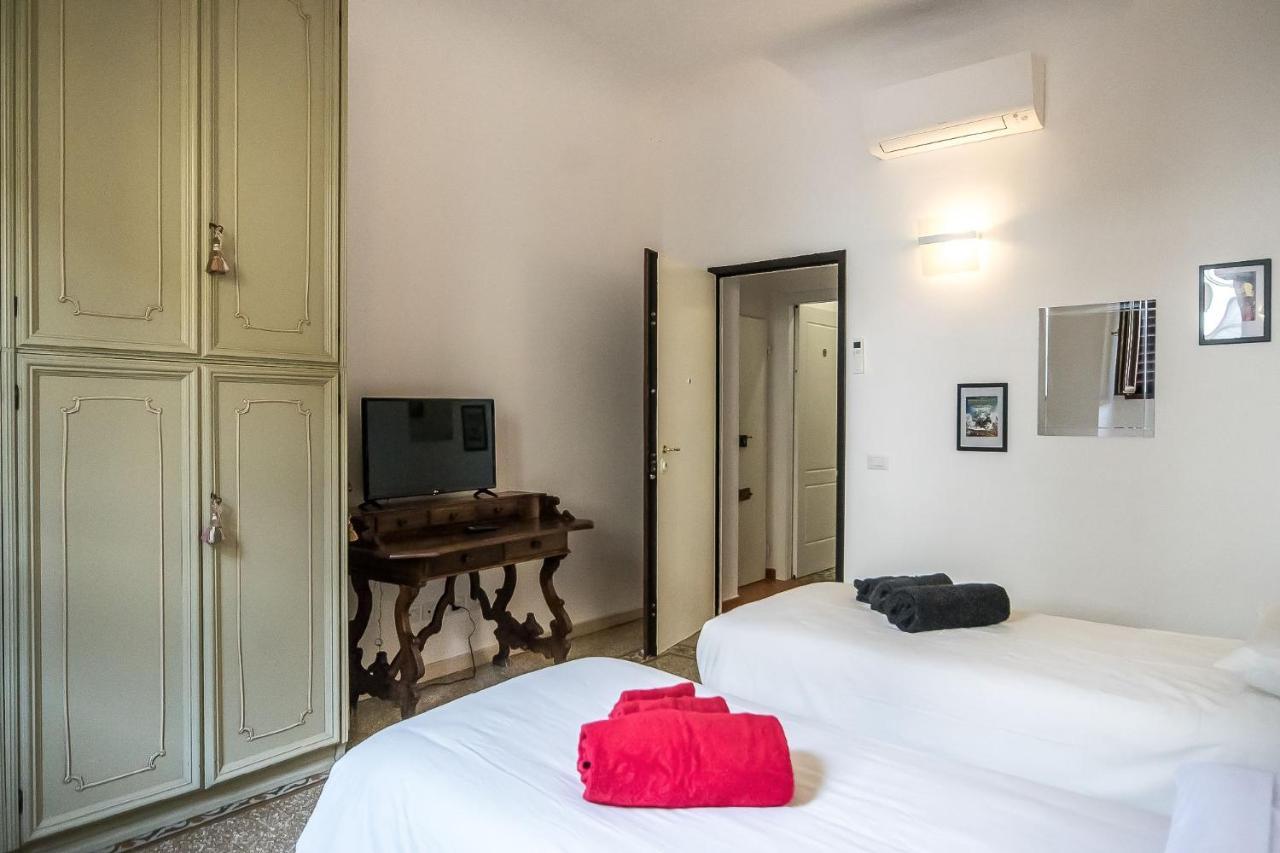 In An Close To The Train Station Homestay