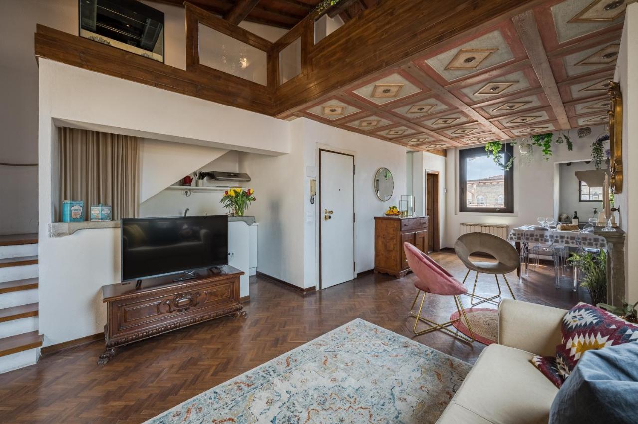 Charming Apartments: Historic Attic In Center Apartment *