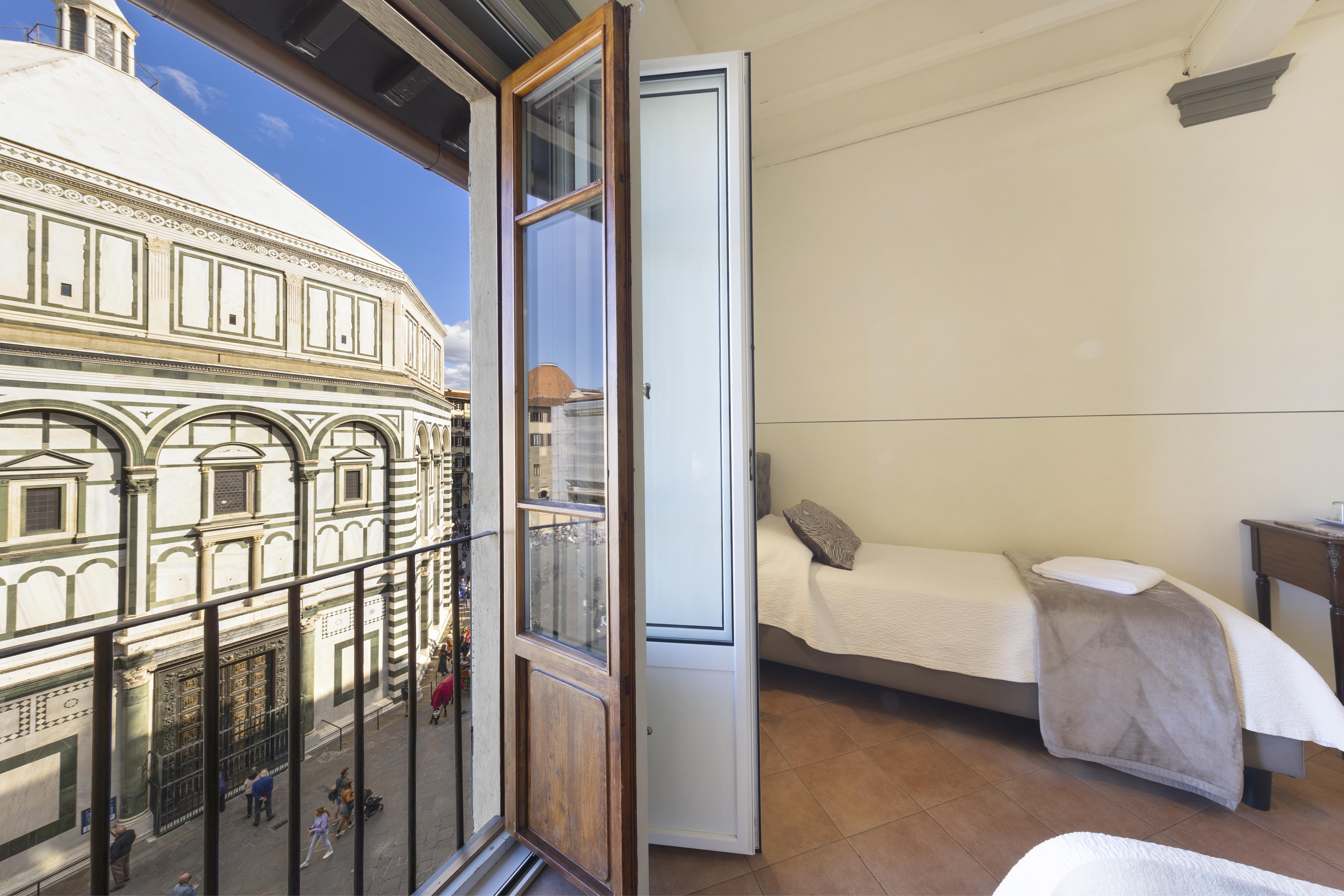 Battistero Couette-café Florence