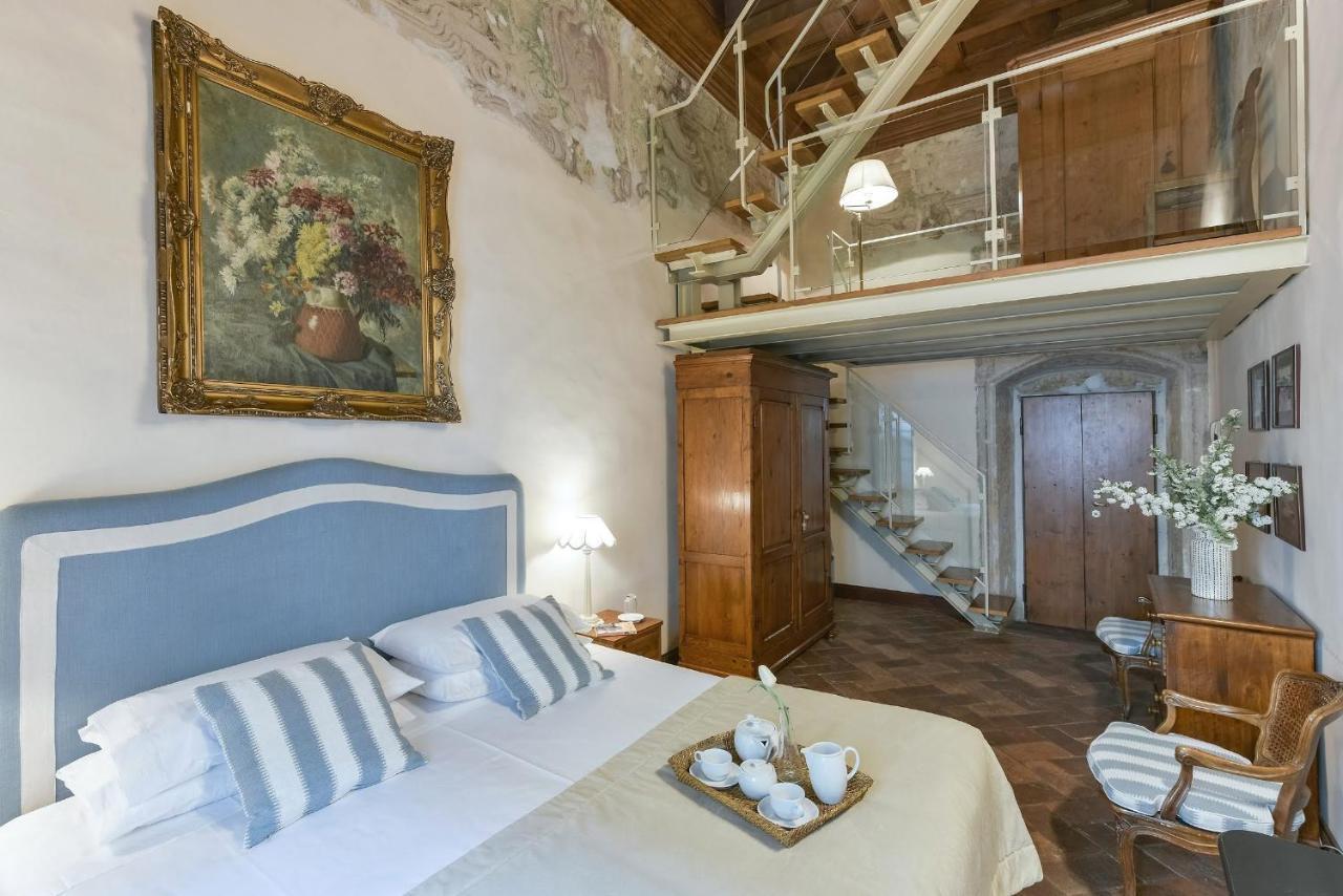 Tintoretto Frescoed Loft In The Oltrarno *