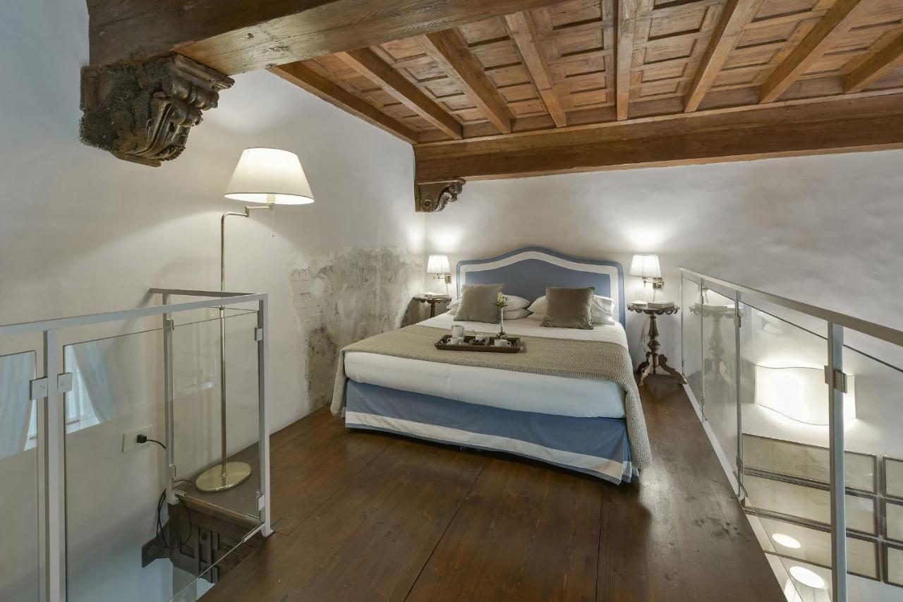 Caravaggio Frescoed Big Loft In Oltrarno Apartment Florence