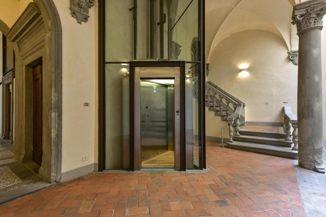 Caravaggio Frescoed Big Loft In Oltrarno * Florence