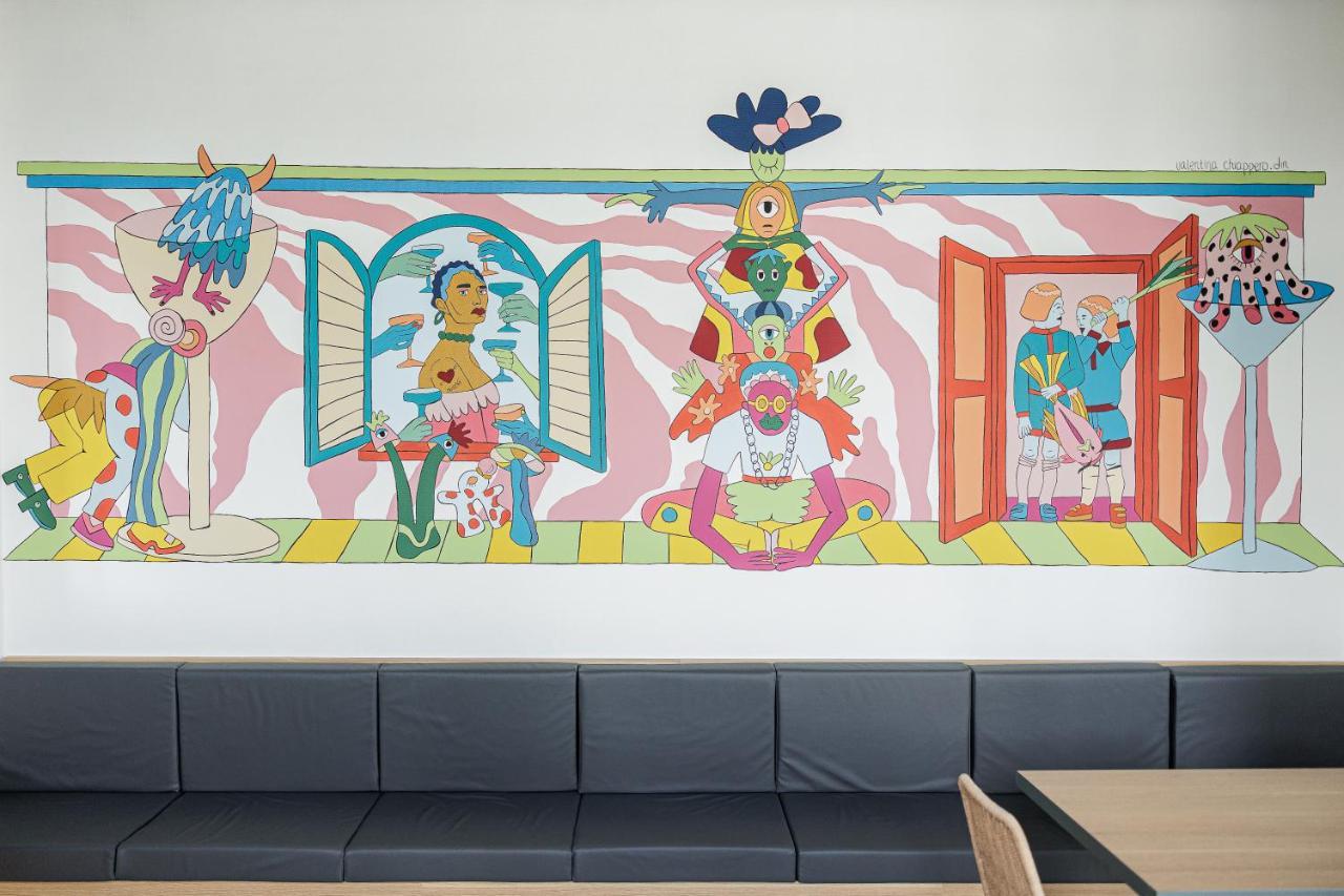 Yellowsquare Hostel *