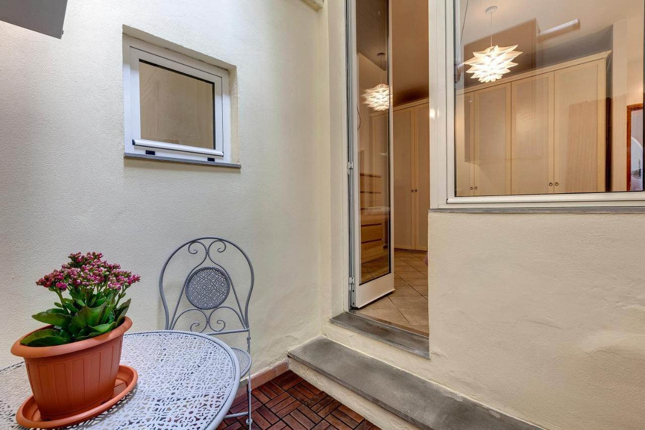 Liberta Charming Flat At The Center Gates Apartment *