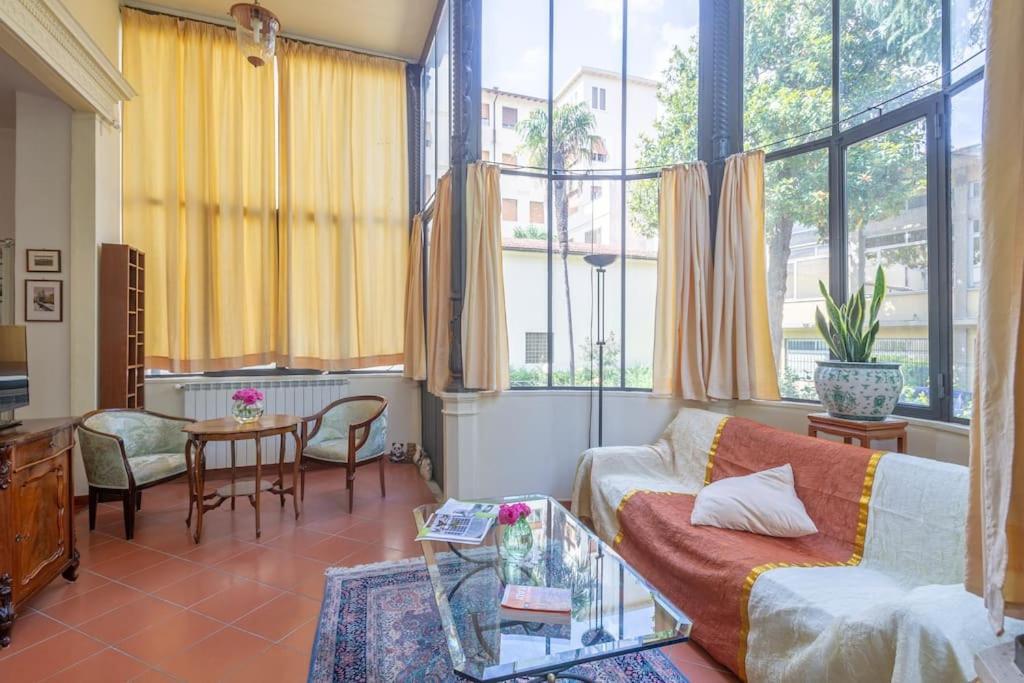 Liberty Veranda W/ Pvt Parking & Garden. Tram Stop Appartement *