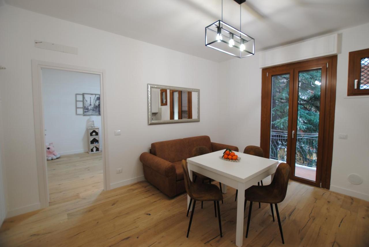 Charlotte M. - - Novoli Apartment Florence