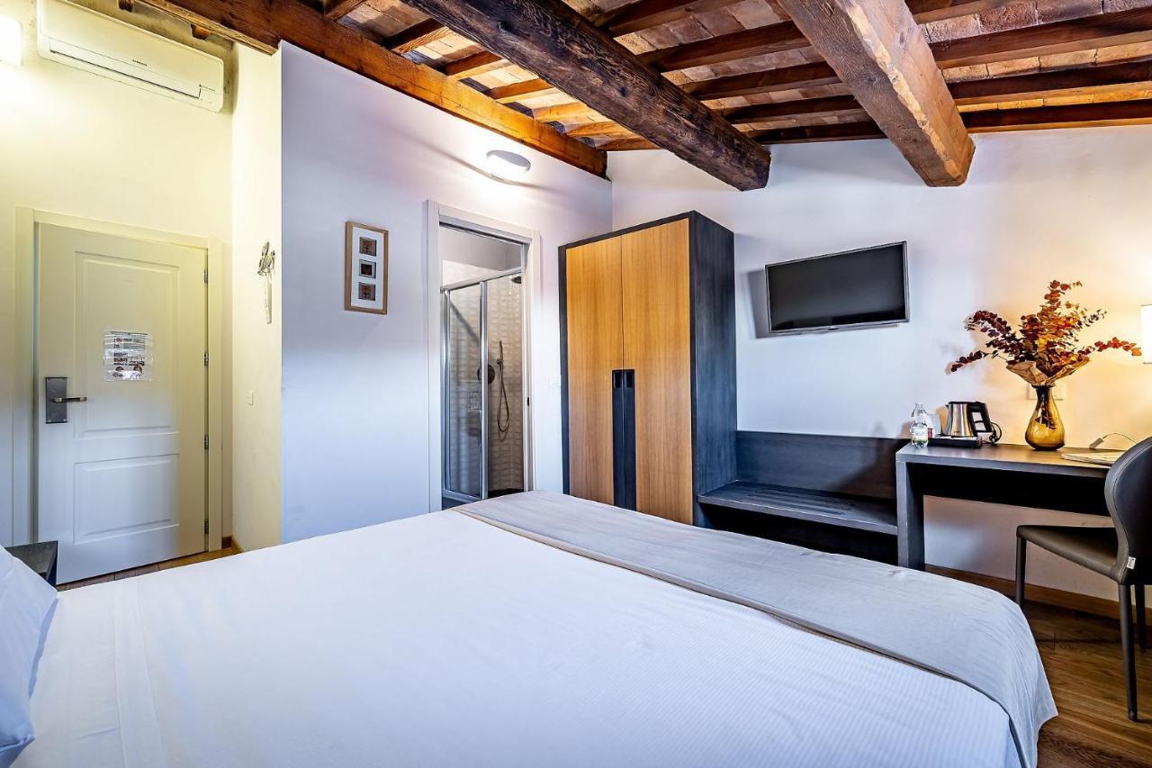 Martelli 6 & Couette-café Florence