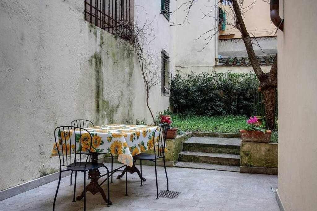 Apartment Il Tulipano With Patio Florence