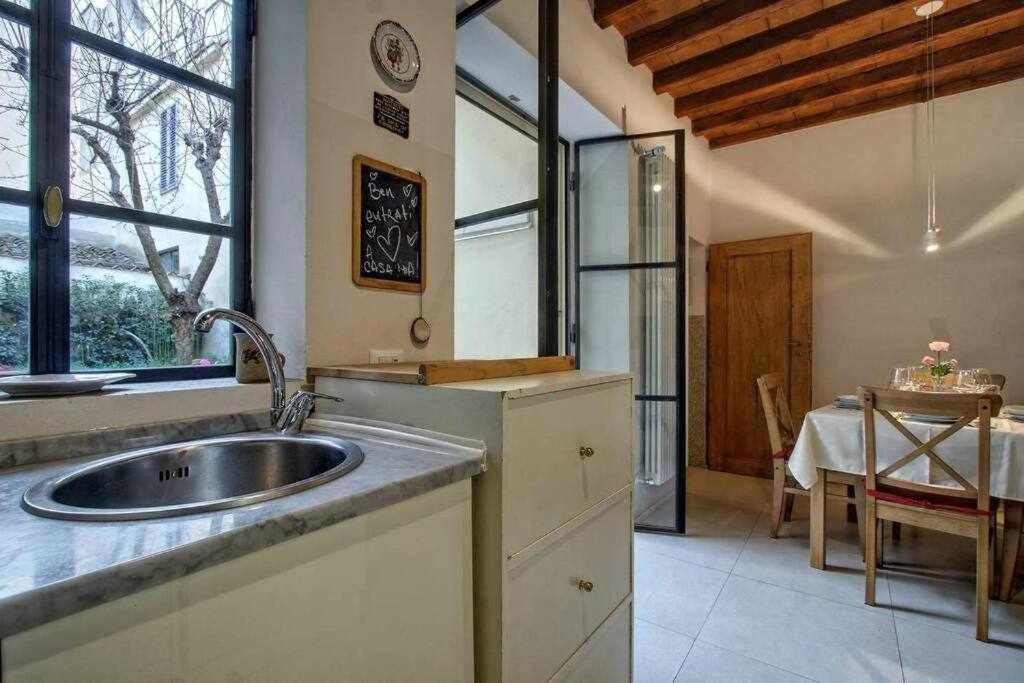 Apartment Il Tulipano With Patio Florence