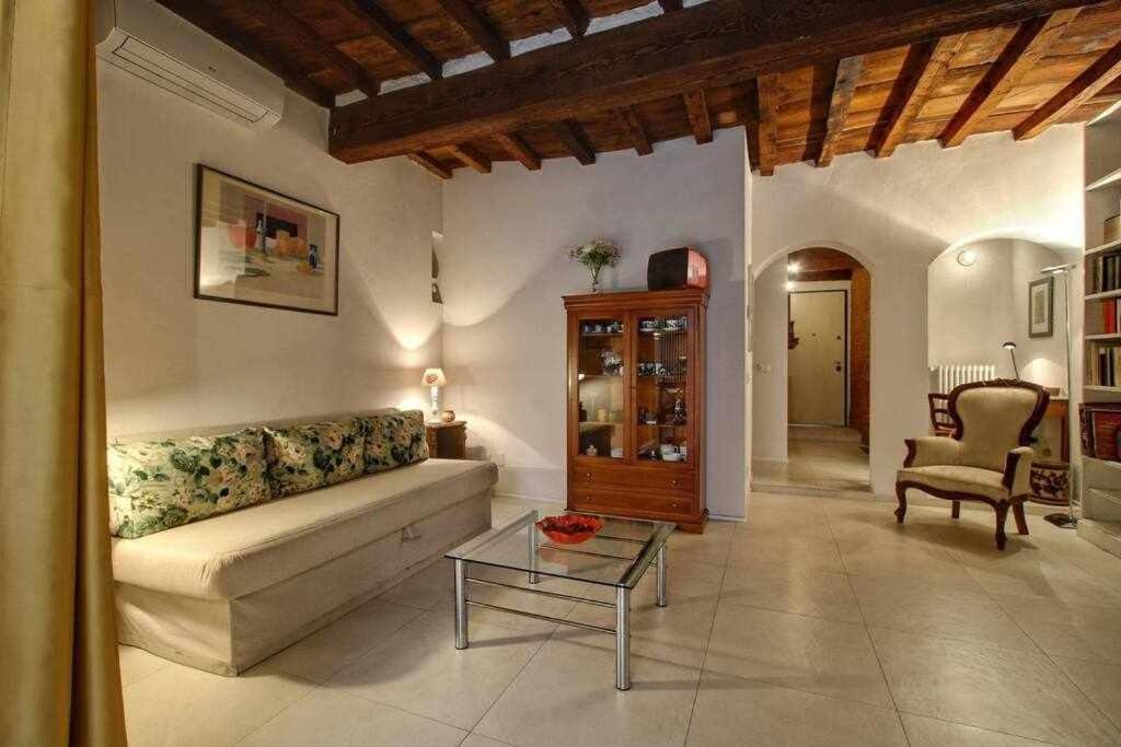 Apartment Il Tulipano With Patio Florence