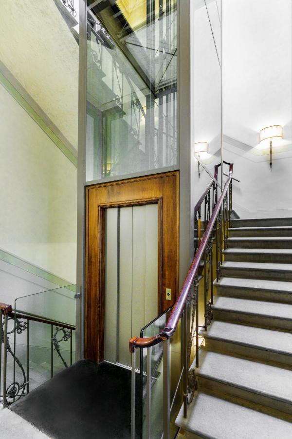 Donna Lipsi - La Dimora Degli Affreschi Apartment Florence