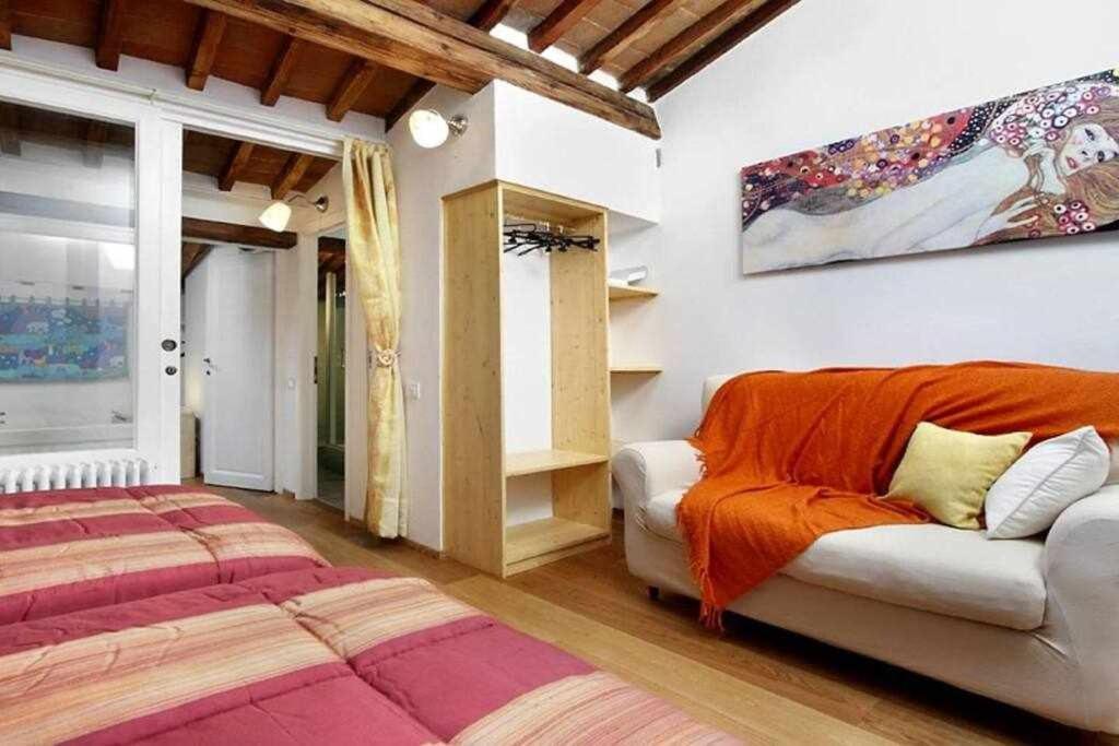 Apartment In Via Giuseppe Verdi