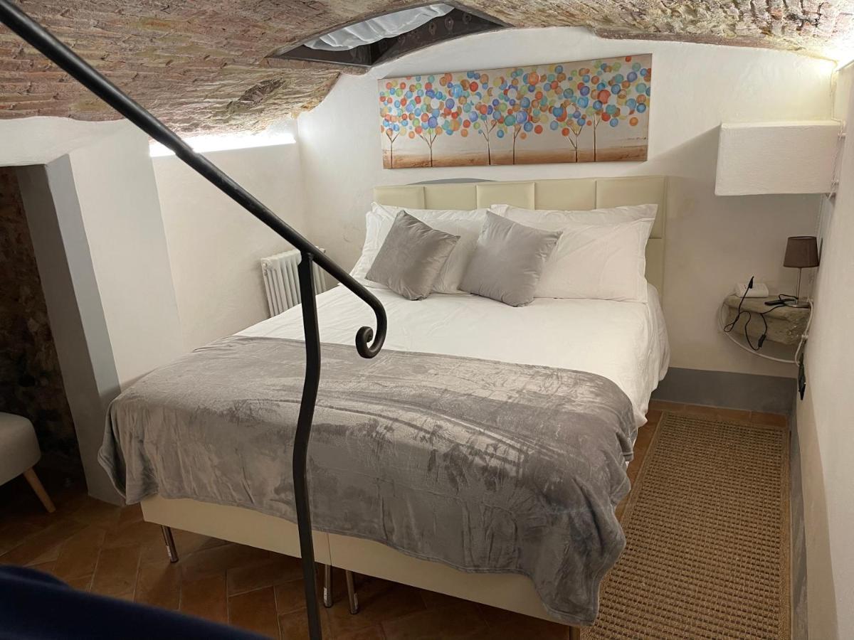 Unique And Antique Apartment Florence