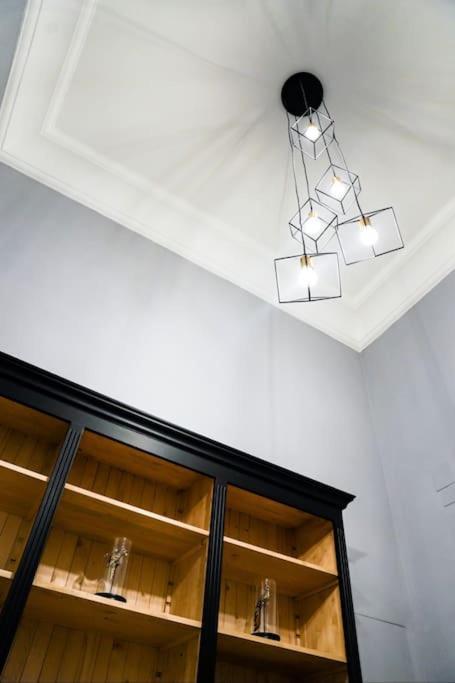 New Stylish 3-room On Lungarno Apartment Florence