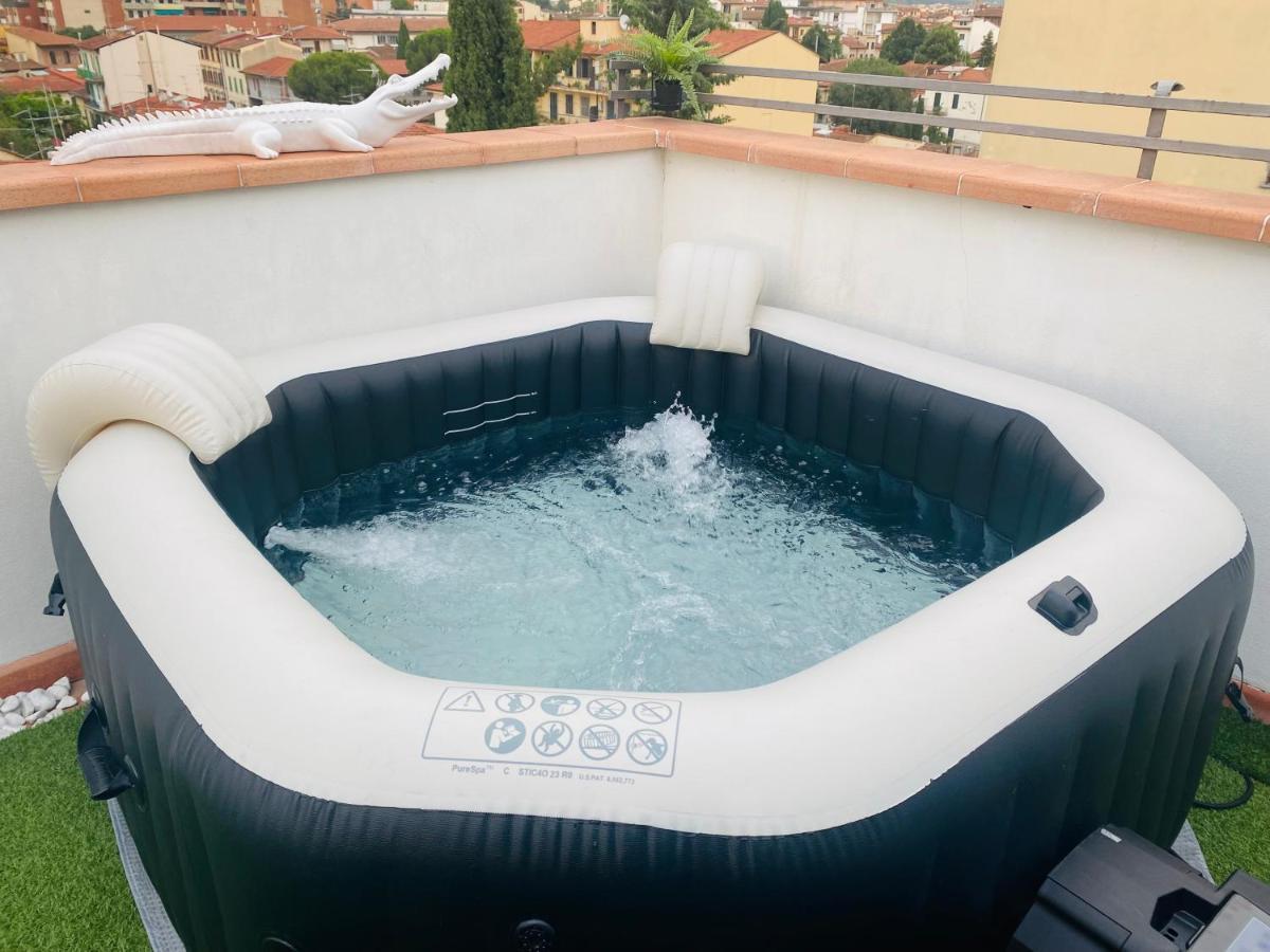 Rilassante Superattico Con Viste Sulle Coline E Jacuzzi - Perfetta Fuga Romantica Apartment
