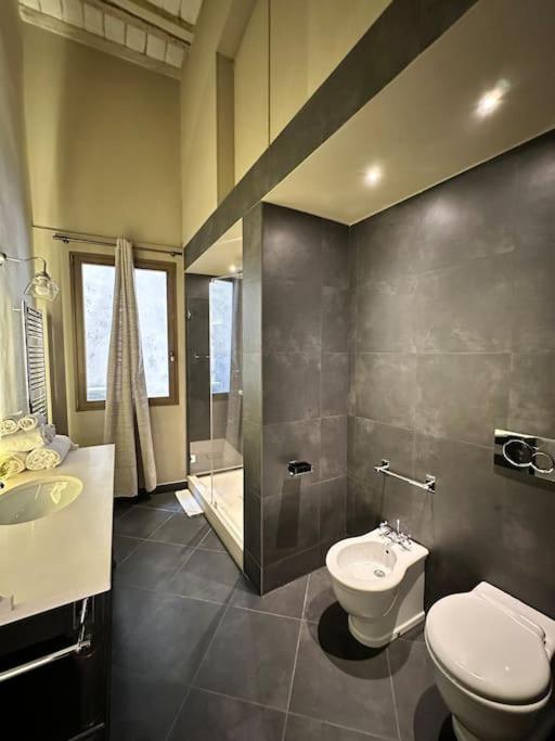 Lambe Next To Ponte Vecchio And Uffizi - Lovetheapartments *