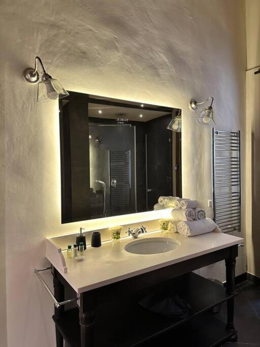 Lambe Next To Ponte Vecchio And Uffizi - Lovetheapartments