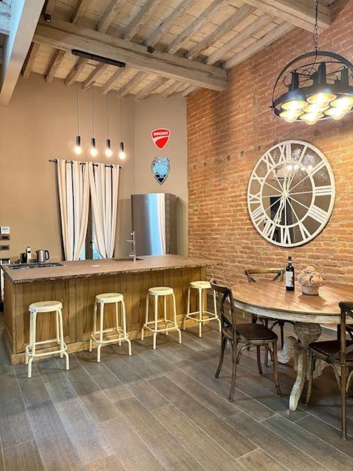 Lambe Next To Ponte Vecchio And Uffizi - Lovetheapartments Florence