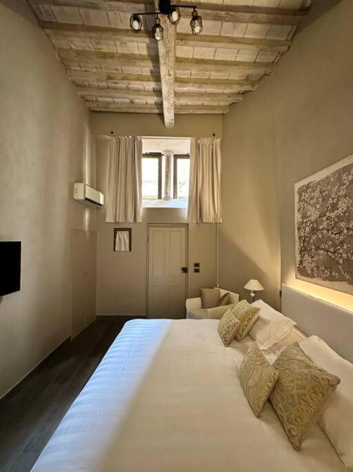 Apartment Lambe Next To Ponte Vecchio And Uffizi - Lovetheapartments *